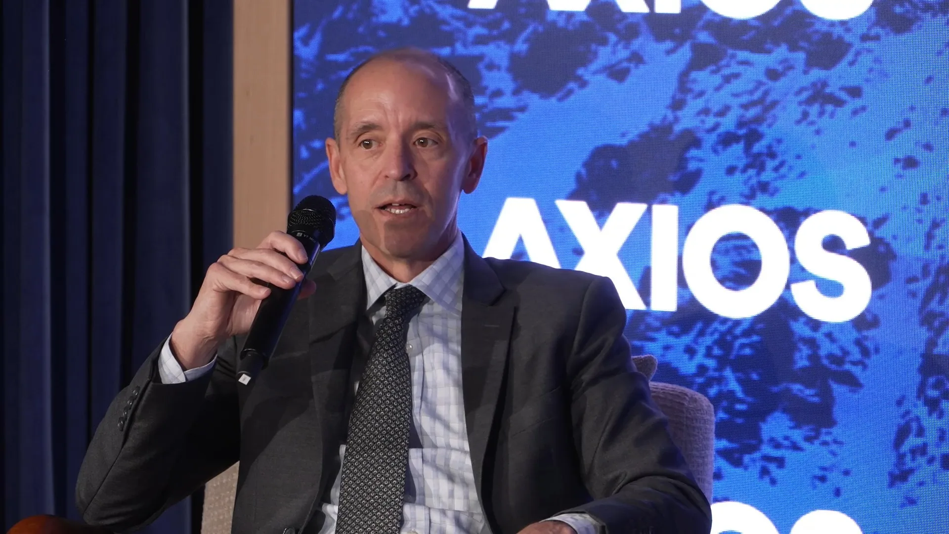 OpenAI、ジョニー・アイブ設計のAIデバイスを2026年後半に発表へ