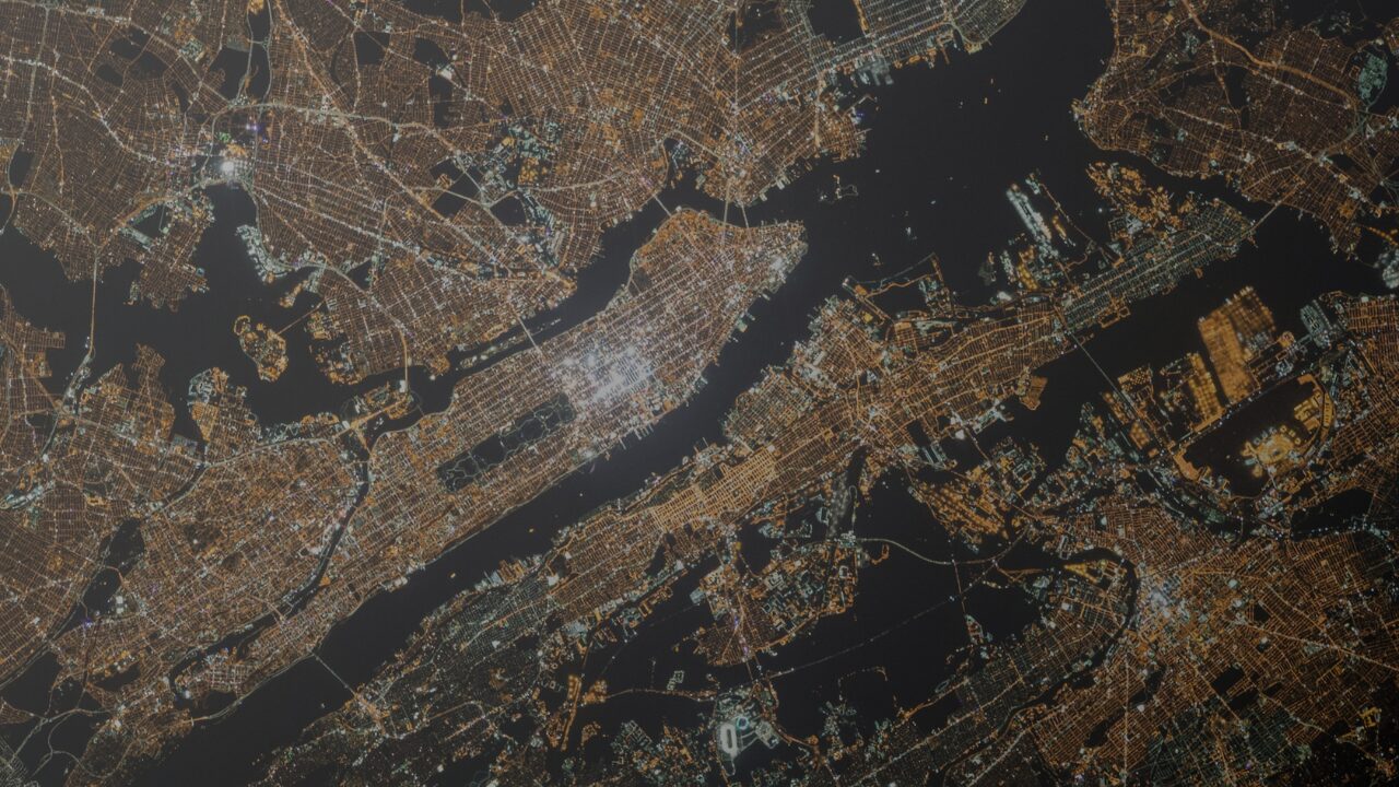 AIデータセンターが民主主義と衝突——電気料金267%上昇が動かす米国政治の地殻変動