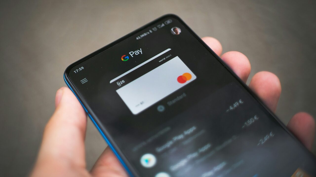 なぜ人はAIに相談するのに、AIには財布を開かないのか