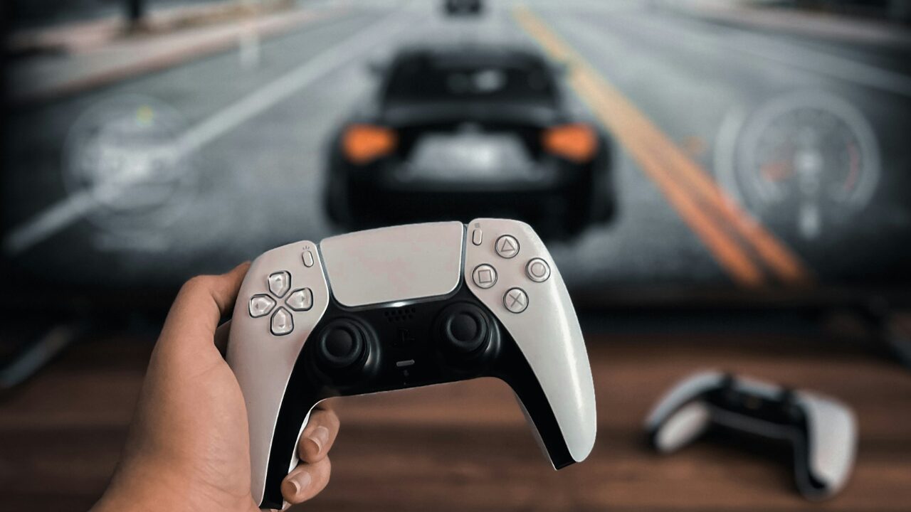 NVIDIAがゲーマーに「改善」を押し付けた日——DLSS 5が暴いた「AI slop」の拒絶構造