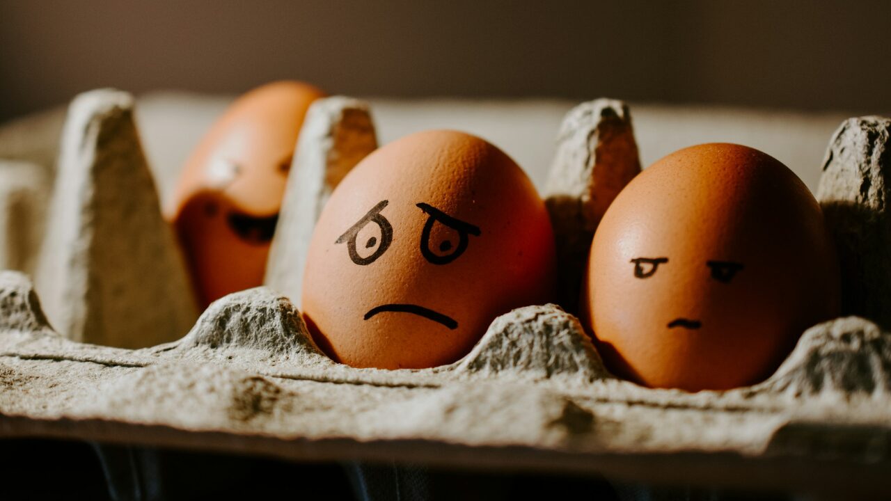 追い詰められたAIは脅迫を選ぶ——AIに「気分」はあるのか。Anthropicが見つけた「機能的感情」の意味とより重要な問い