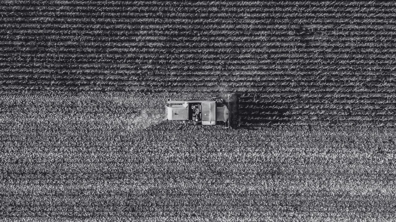 350億円と全従業員が消えた——AI自律トラクターMonarchの崩壊が映すものとは